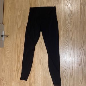 Black wonder under leggings